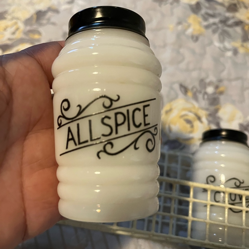 Vintage! Hazel Atlas Spice rack with containers